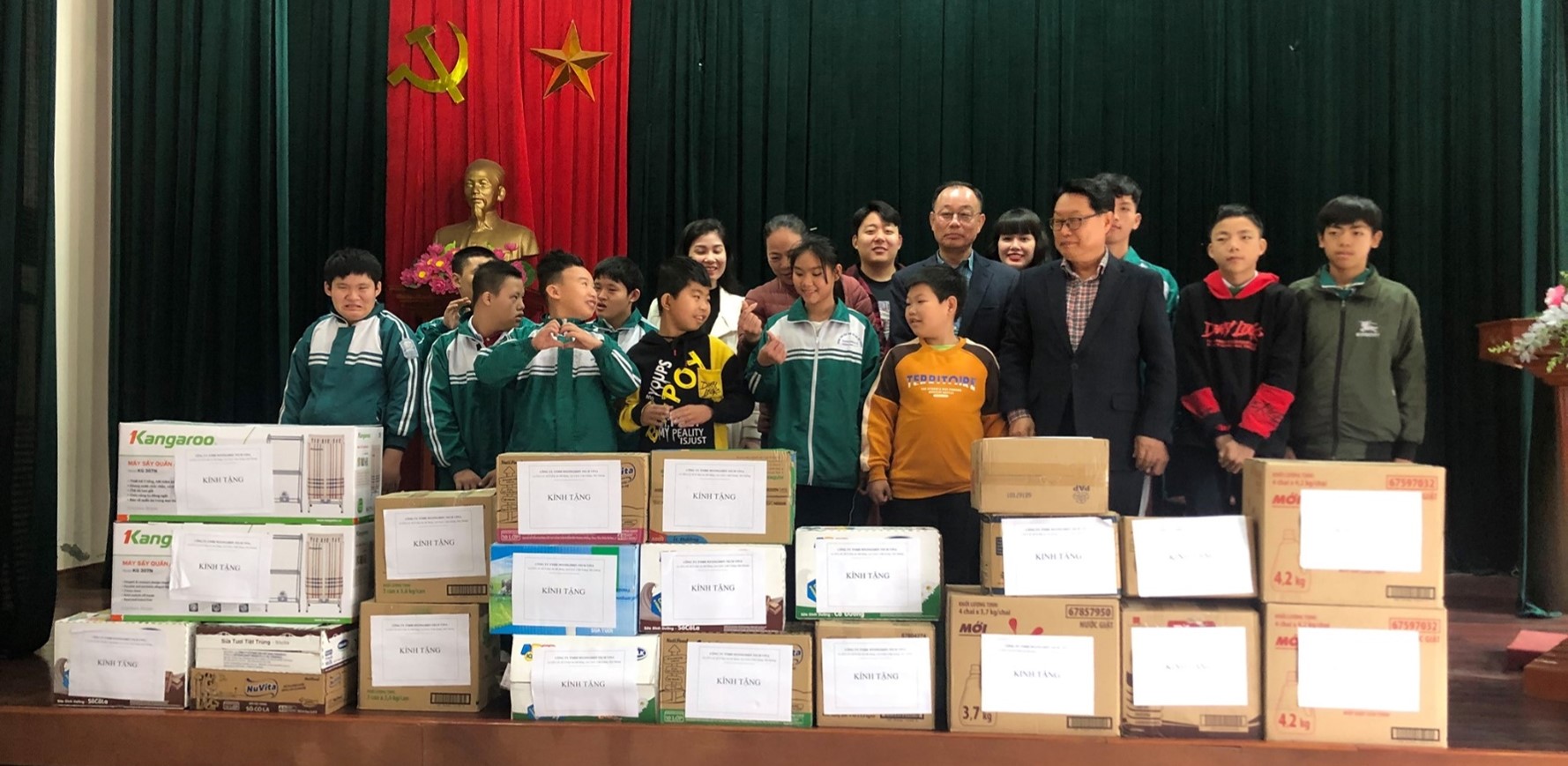 하이증시 장애인학교 방문, 학용품 전달, 한찬기 사장님 참석